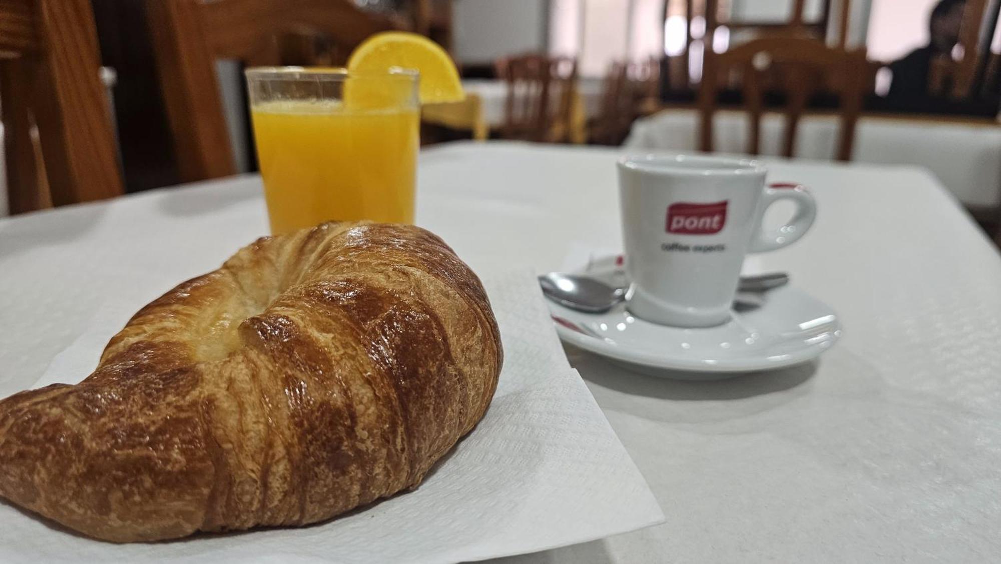 Hostal Los Manos 布拉内斯 外观 照片