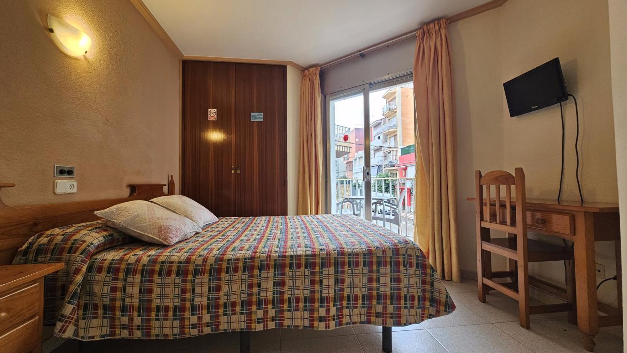 Hostal Los Manos 布拉内斯 外观 照片