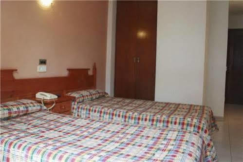 Hostal Los Manos 布拉内斯 外观 照片
